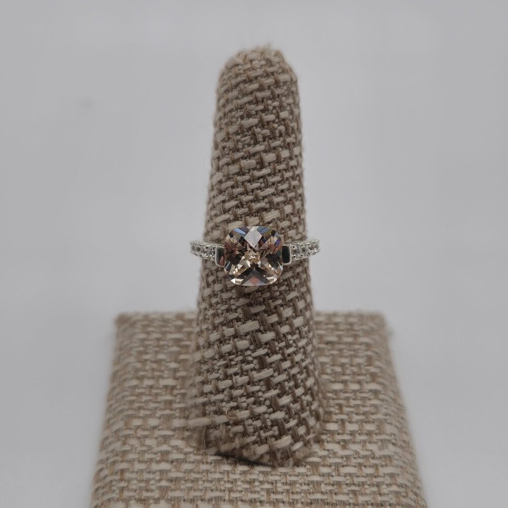 Size 7 Sterling Silver Beautiful Faceted Glass Gem Ring A2305